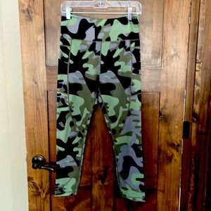 Zyia green camo leggings
